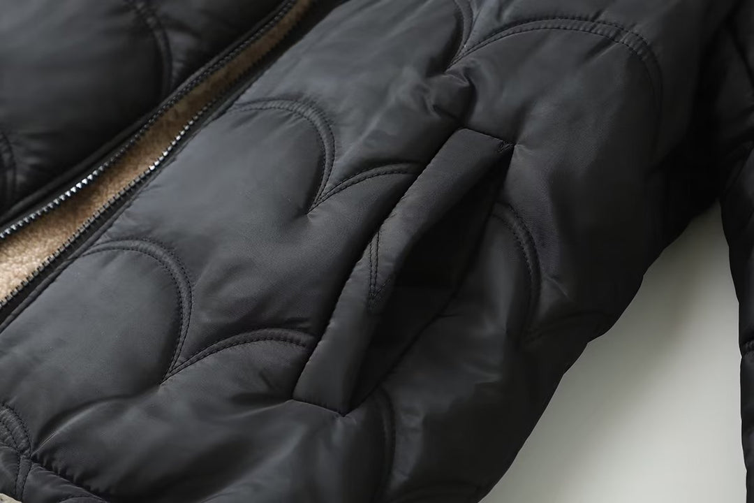 Damen Gesteppte Kapuzenjacke mit kuscheligem Teddyfutter und seitlichen Eingrifftaschen – Célinea