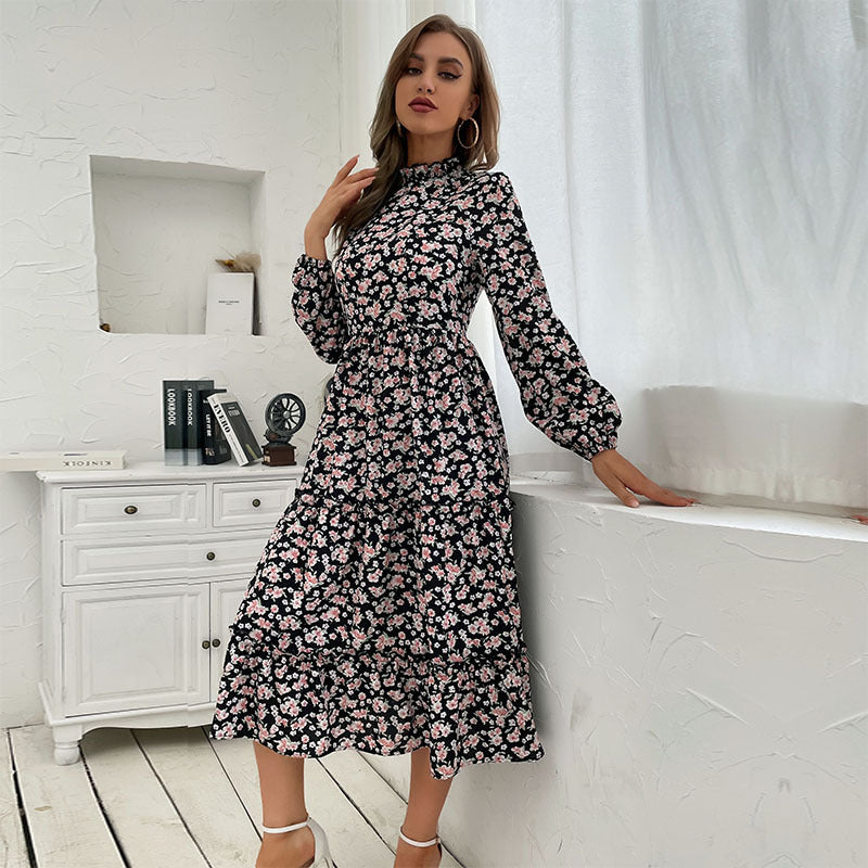 Damen Elegantes Langarm Kleid mit floralem Muster und Rüschendetails Echo Archiv