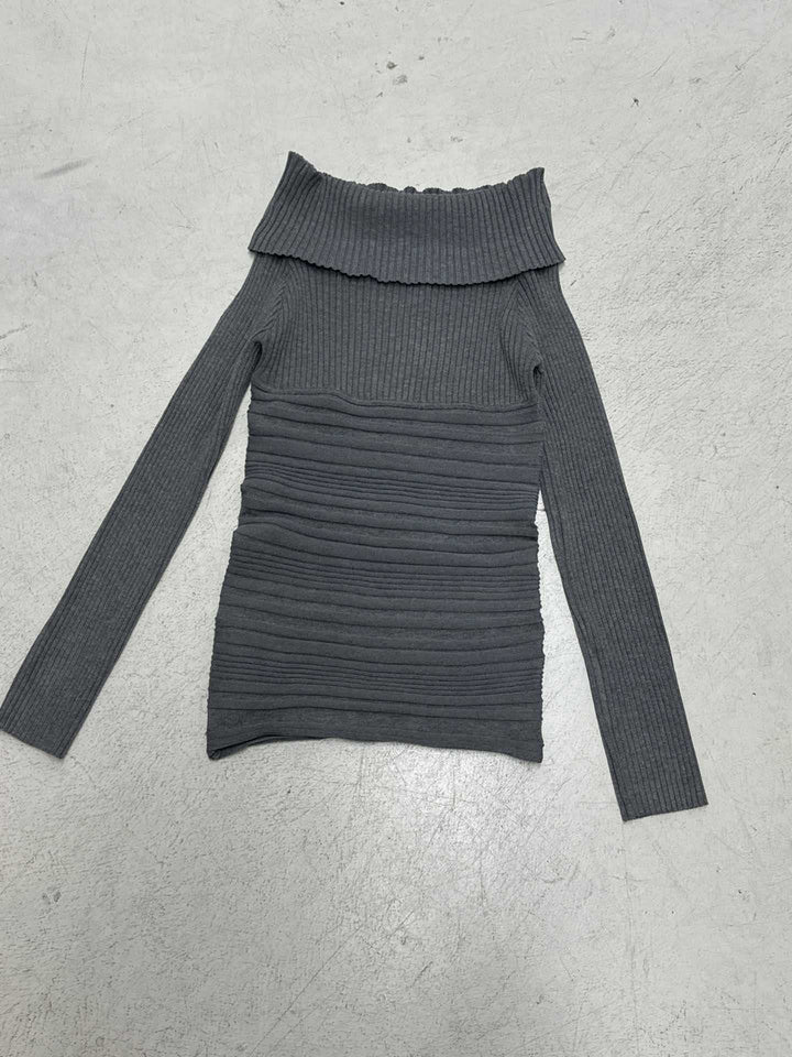Damen nan schulterfreies figurbetontes Rippenstrick-Kleid mit Umschlagkragen, Längsraffung und Langarm Echo Archiv