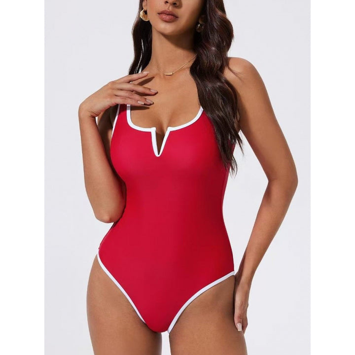 Damen Einteiliger Badeanzug mit tiefem V-Ausschnitt und kontrastierenden Details Echo Archiv