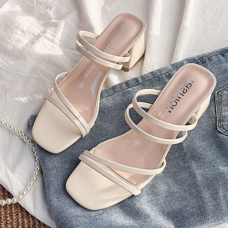Damen elegante Absatzsandalen mit raffinierten Riemen Echoarchiv