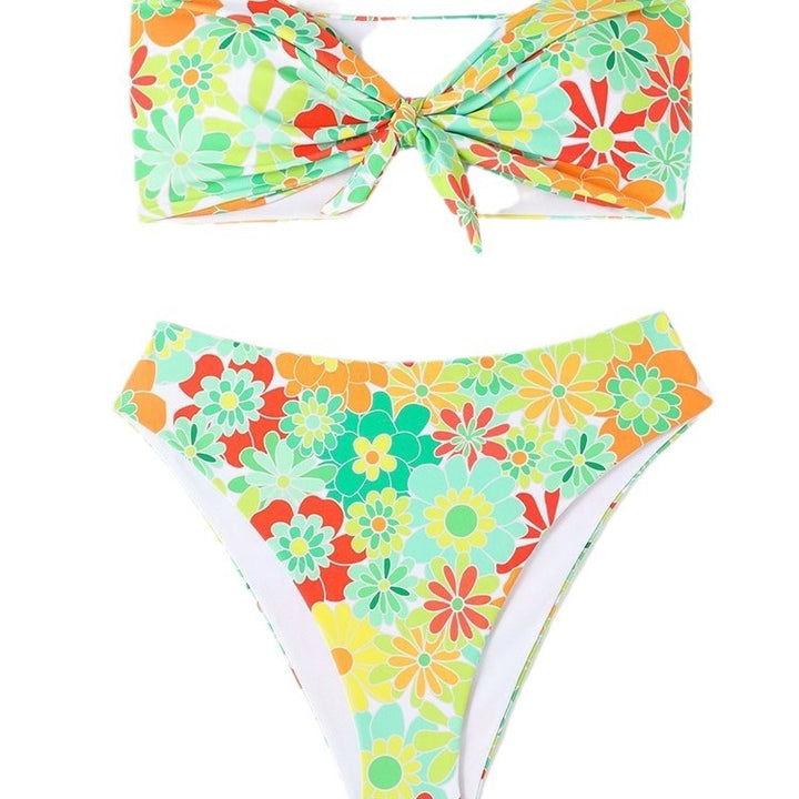 Damen Bandeau Bikini mit modischem Blumenmuster und verspieltem Knotendetail Echo Archiv