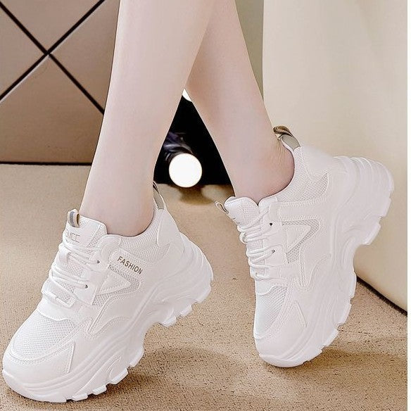 Damen Sportliche Sneakers mit atmungsaktiver Mesh-Oberfläche und dämpfender Sohle Echo Archiv