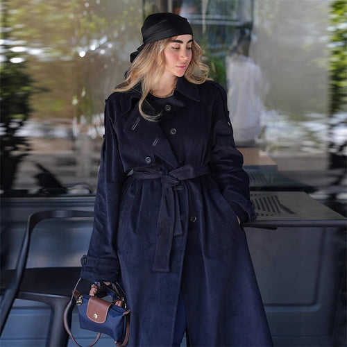 Damen langer Cord-Trenchcoat mit Bindegürtel und Oversize-Schultern Echoarchiv
