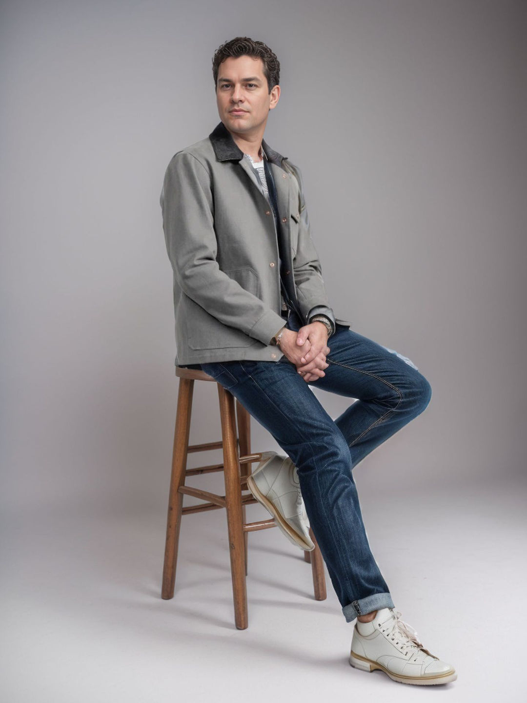 Herren Suedejacke mit modischem Design und praktischen Taschen Echoarchiv