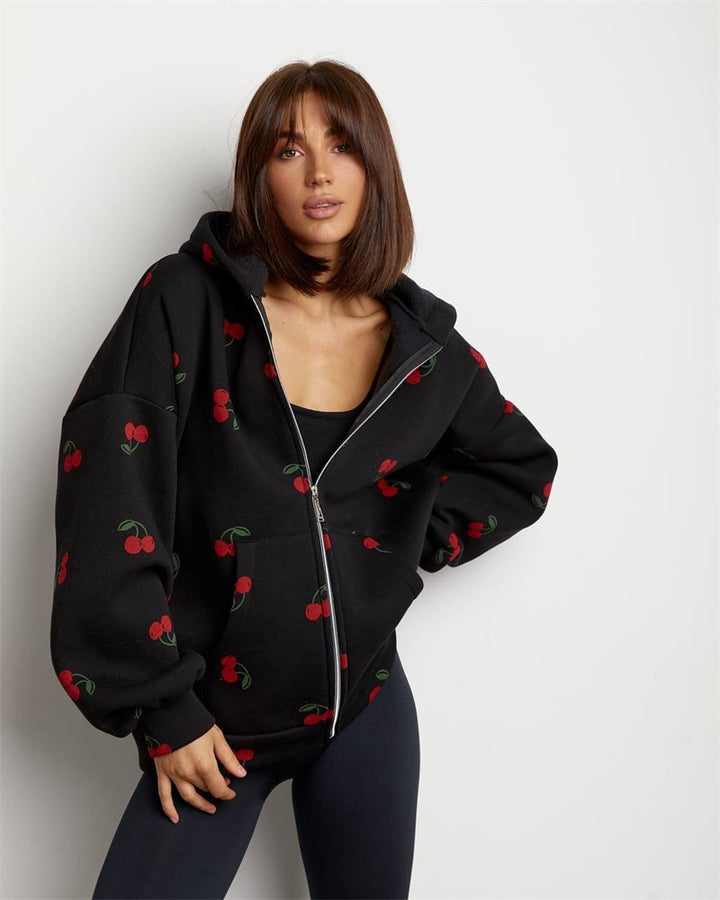 Damen verspielter Kapuzen-Zippullover mit Kirschenprint und oversized Passform – Auréline