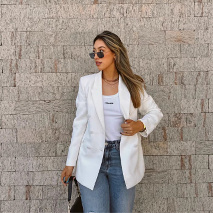 Damen Figurnaher Doppelreihiger Longblazer mit leichtem Schulterpolster und cleanem Revers Echoarchiv