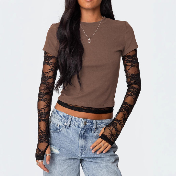 Damen Kurzgeschnittenes T‑Shirt mit transparenten Spitzenärmeln – Avérine