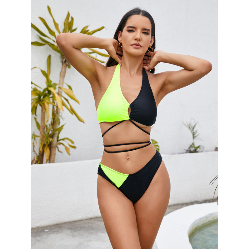 Damen Triangel-Bikini mit asymmetrischem Design und modischen Bindebändern Echo Archiv
