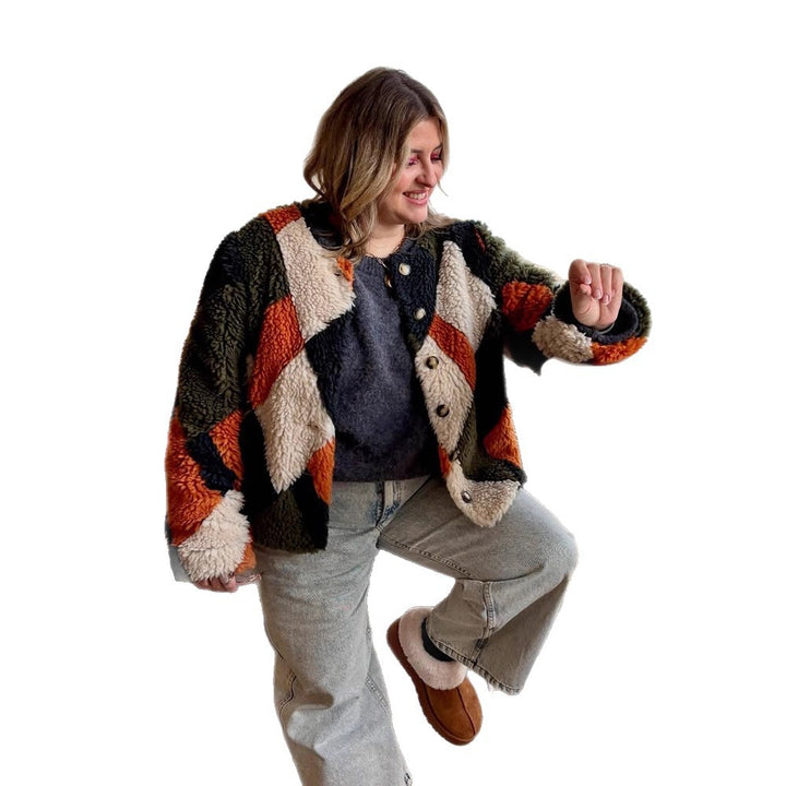 Damen Kurz geschnittene Patchwork‑Teddyjacke mit strukturierter Schlingenfaser und Druckknopfleiste Echoarchiv