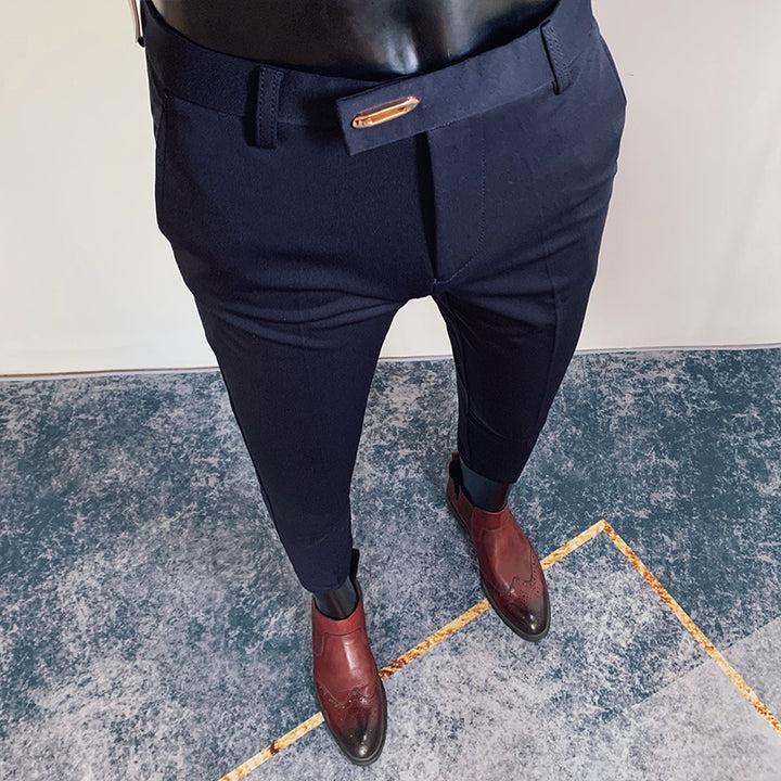 Herren nan taillierte Slimfit Anzughose mit elastischem Bund, verdecktem Reißverschluss und modischem Gürteldetail Echo Archiv