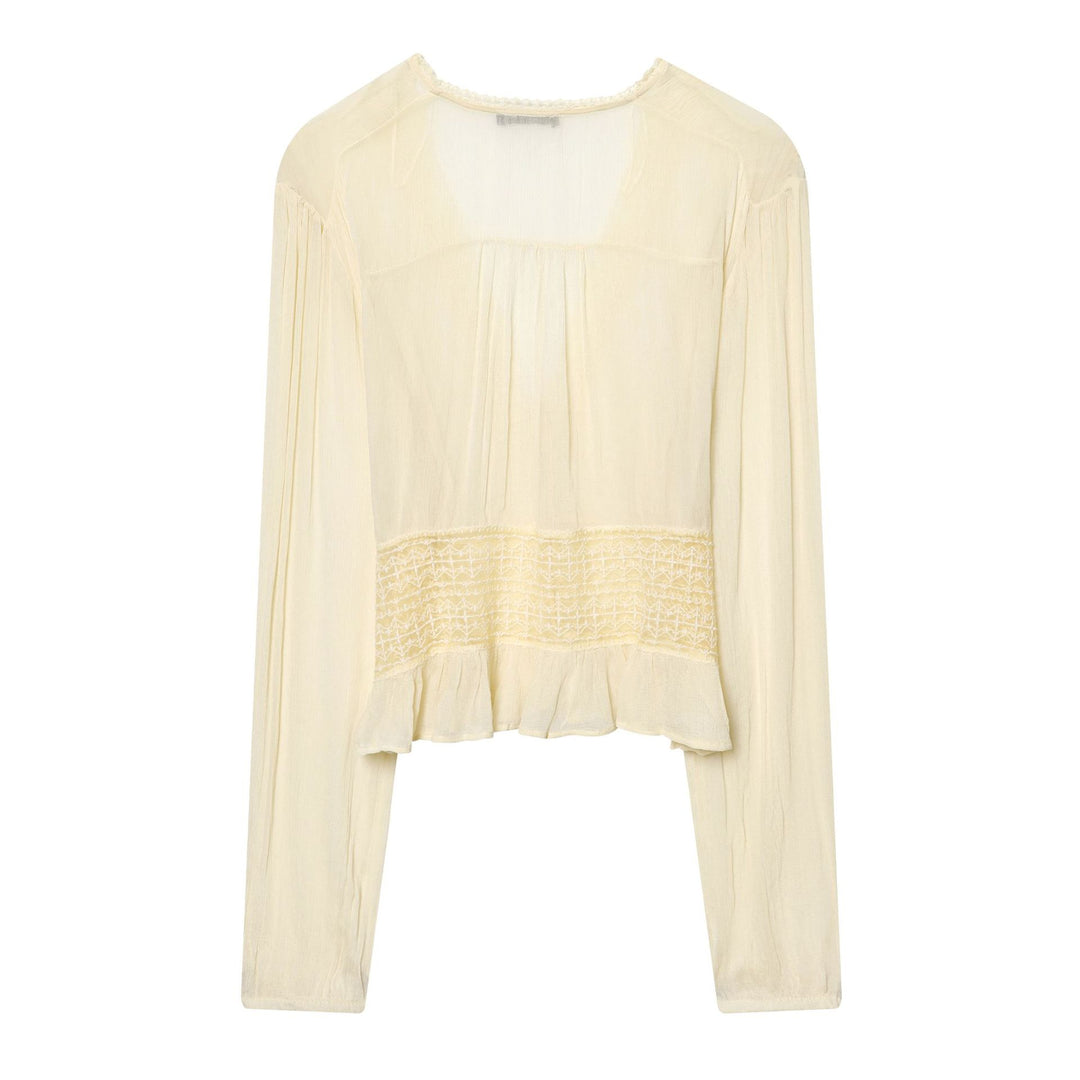 Damen leichte V-Neck Bluse mit Smok-Taillenband, Perlmuttknopfleiste und Volant-Saum – Élovi