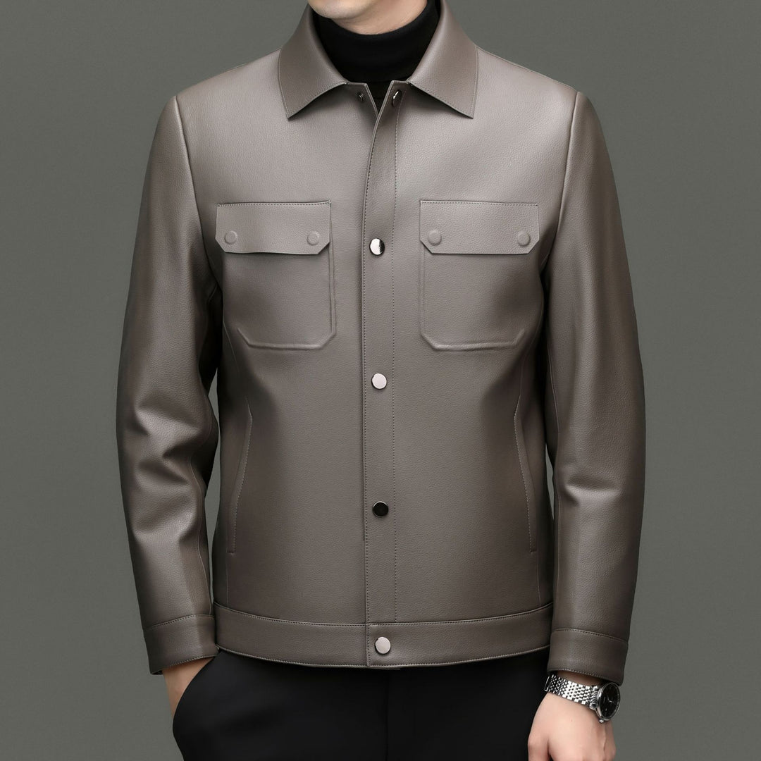 Herren Lederjacke im Shirtstil mit Druckknopfverschluss und aufgesetzten Brusttaschen Echoarchiv