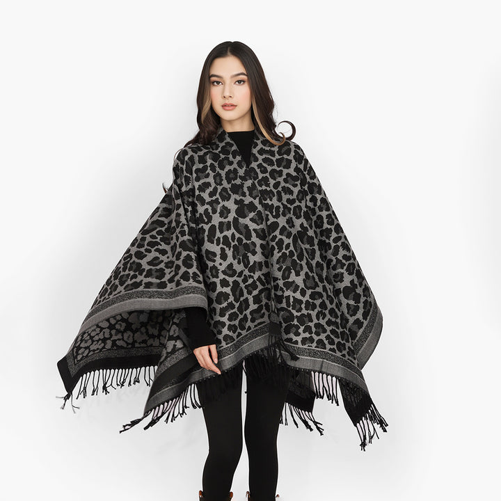 Damen Oversize‑Cape mit Jacquard‑Leomuster, offenem Fall und Fransen Echo Archiv