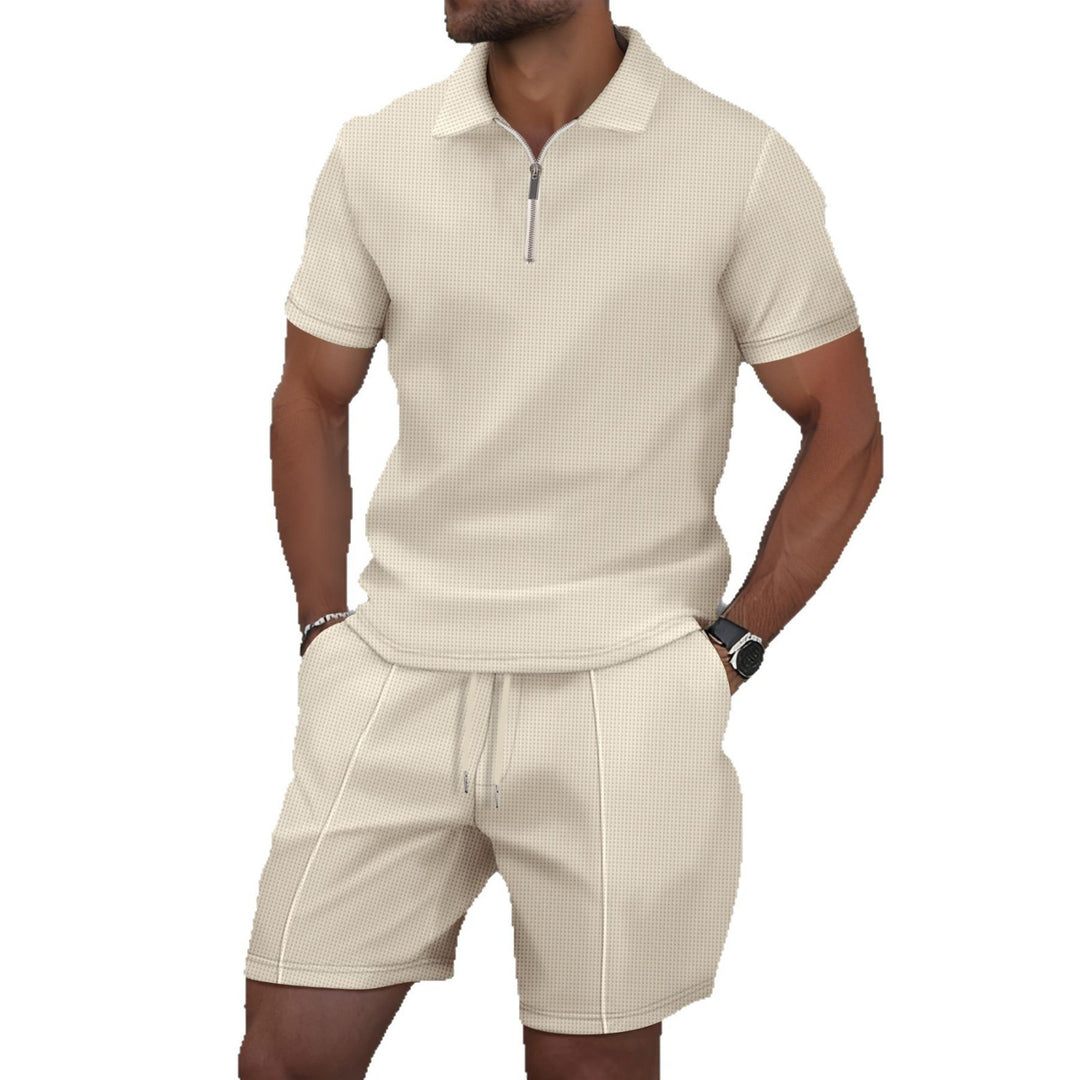 Herren sportliches Polo-Outfit mit modernem Reißverschluss Echoarchiv
