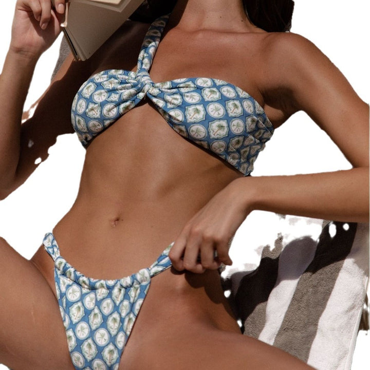 Damen Bandeau-Bikini mit asymmetrischen Trägern und modischen Wickeldetails Echo Archiv
