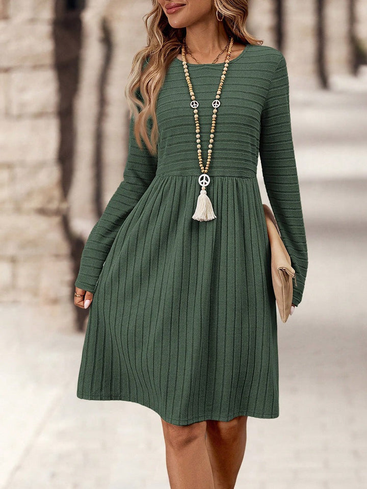 Damen Strickkleid mit Langen Ärmeln und Schmeichelndem Taillenschnitt Echoarchiv
