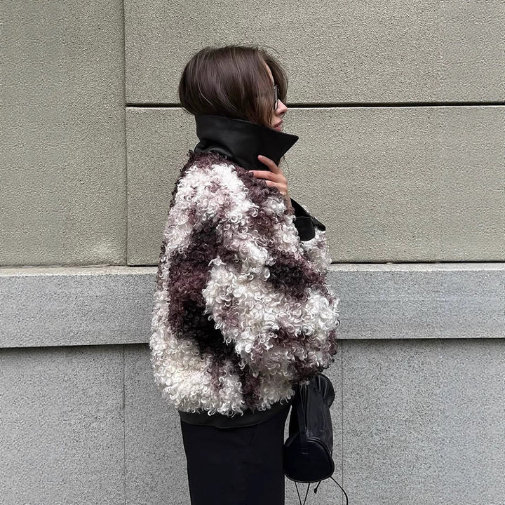 Damen Kurzblouson aus lockigem Bouclé‑Fauxfur mit Lederoptik‑Besatz Echoarchiv