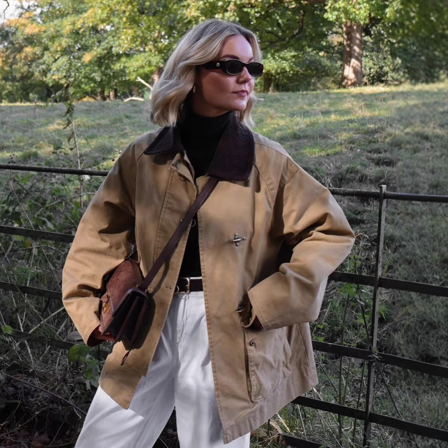 Damen kastige Fieldjacke mit Cordkragen, Knebelverschlüssen und großen Pattentaschen – Célinea