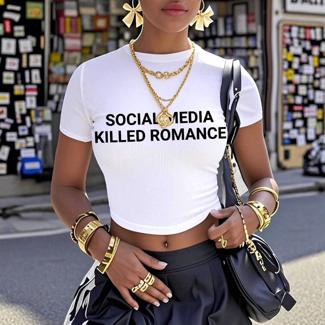 Damen Crop-T-Shirt mit kreativem Statementdruck und figurbetontem Schnitt Echo Archiv