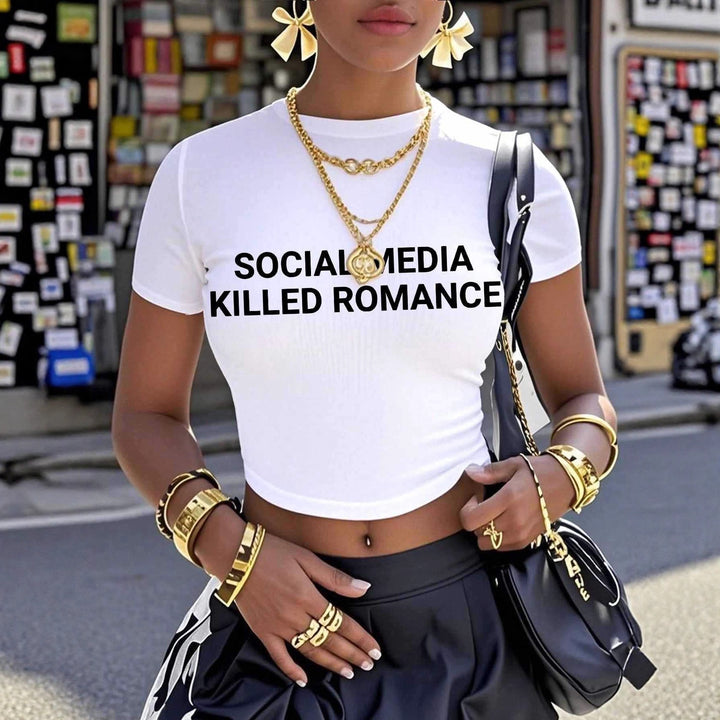 Damen Crop-T-Shirt mit kreativem Statementdruck und figurbetontem Schnitt Echo Archiv
