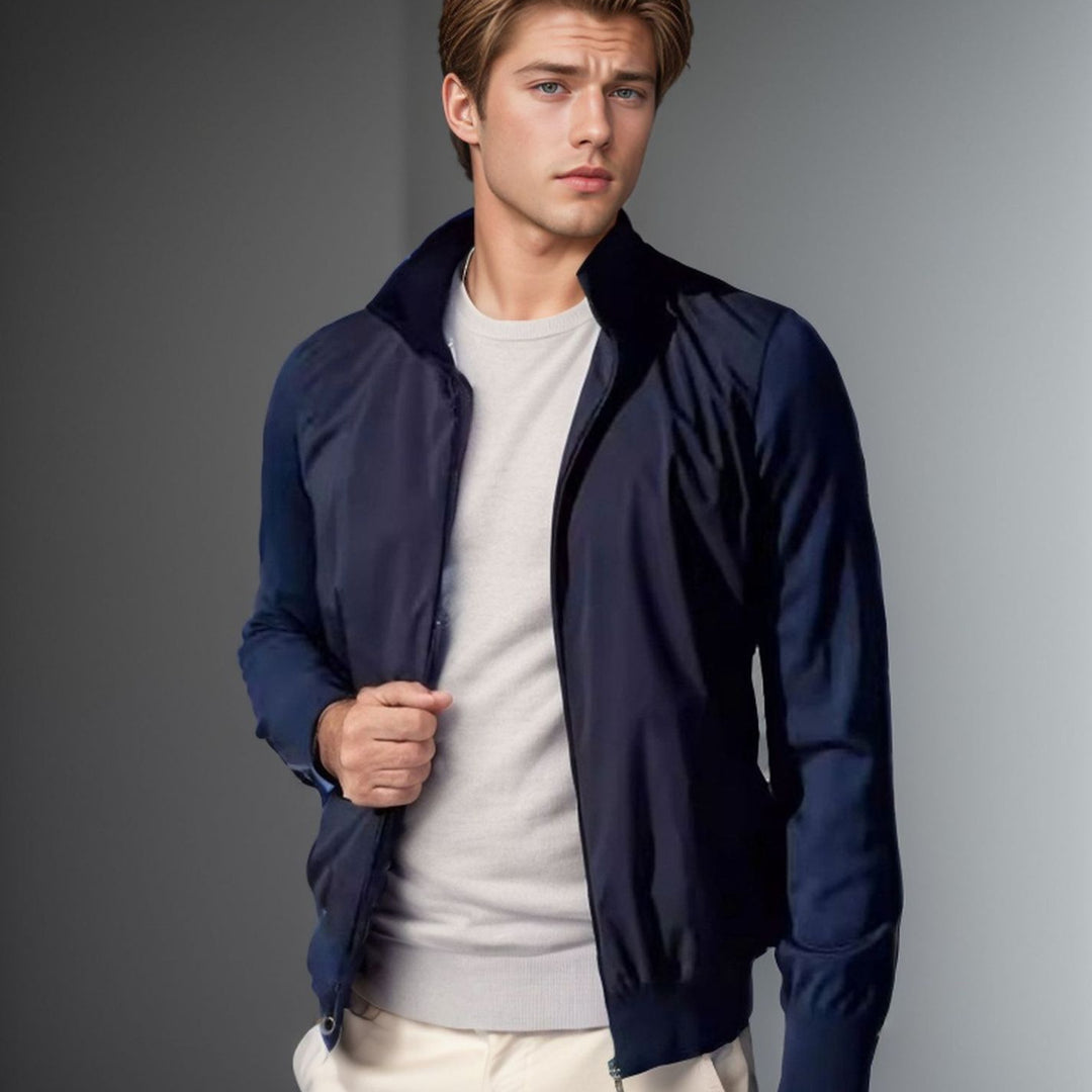Herren modische Leichtjacke mit Stehkragen und praktischen Taschen Echoarchiv
