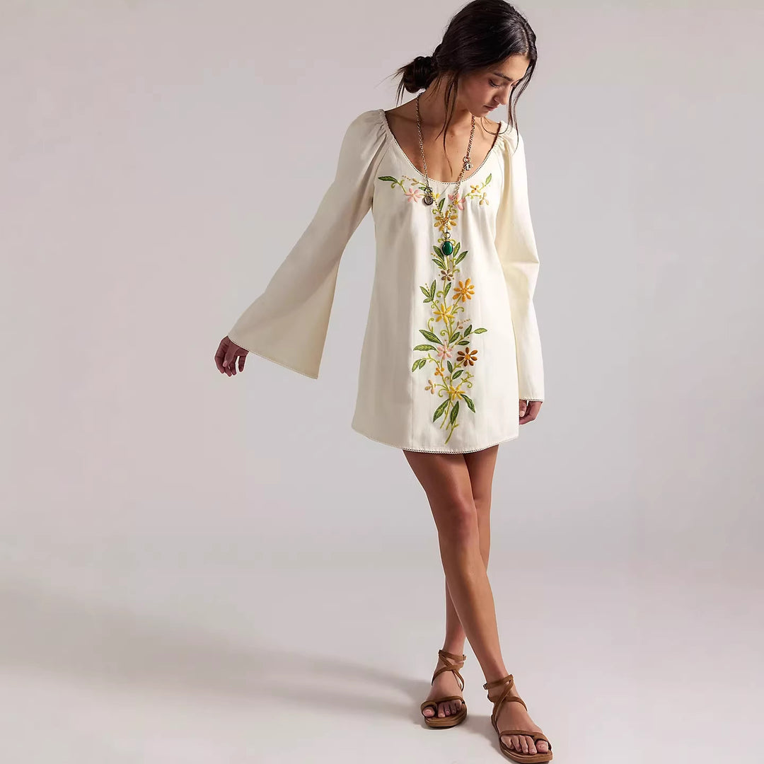 Damen Blusenkleid mit floralen Stickereien und weit ausgestellten Ärmeln Echo Archiv