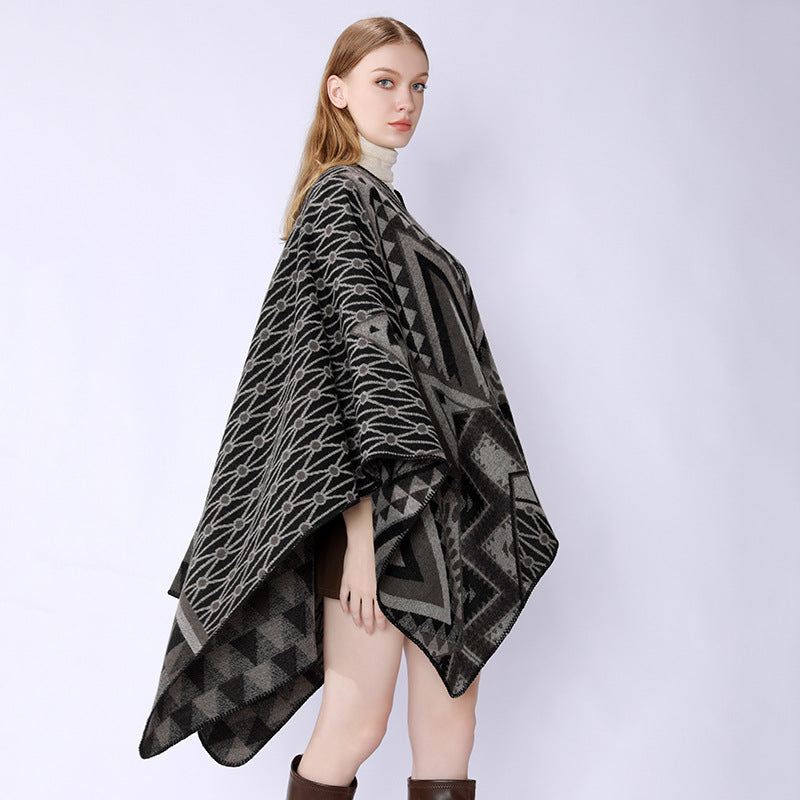 Damen Strukturiertes Jacquard-Poncho-Überwurf mit grafischem Ethno-Muster und offenem Kimono-Fall – Célinea