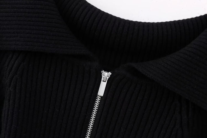 Damen Kurz geschnittene Rippenstrick-Jacke mit weitem Carmenkragen und durchgehendem Reißverschluss Echo Archiv