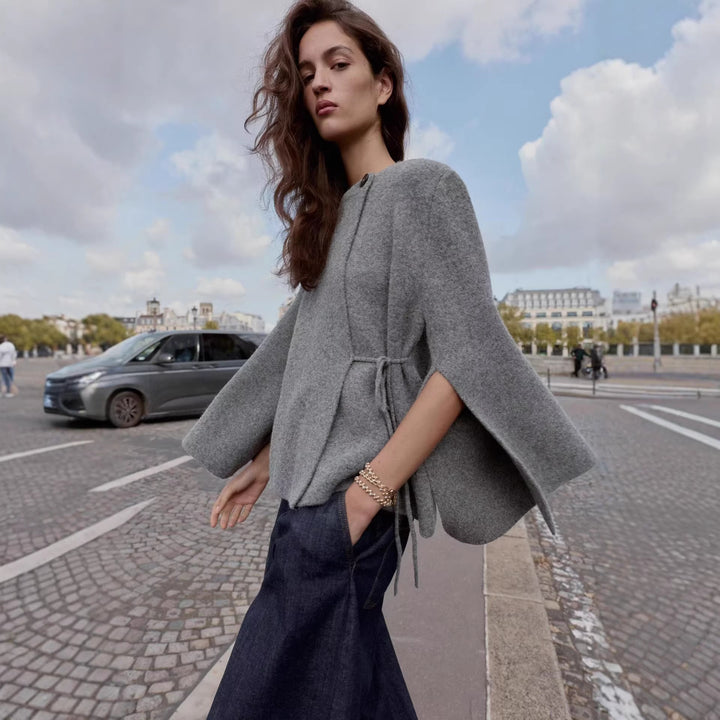 Damen Kurzes Wollmix‑Cape mit Rundhals, Tunnelzug‑Taillierung und Trompetenärmeln Echoarchiv