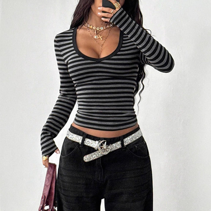 Damen Enganliegendes Langarmshirt mit tiefem V-Ausschnitt und feinem Streifenmuster – Avérine