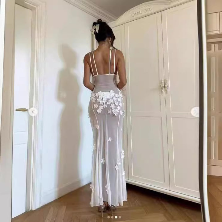 Damen Dekoratives Maxikleid mit raffinierten Spitzenakzenten und verführerischem V-Ausschnitt Echo Archiv