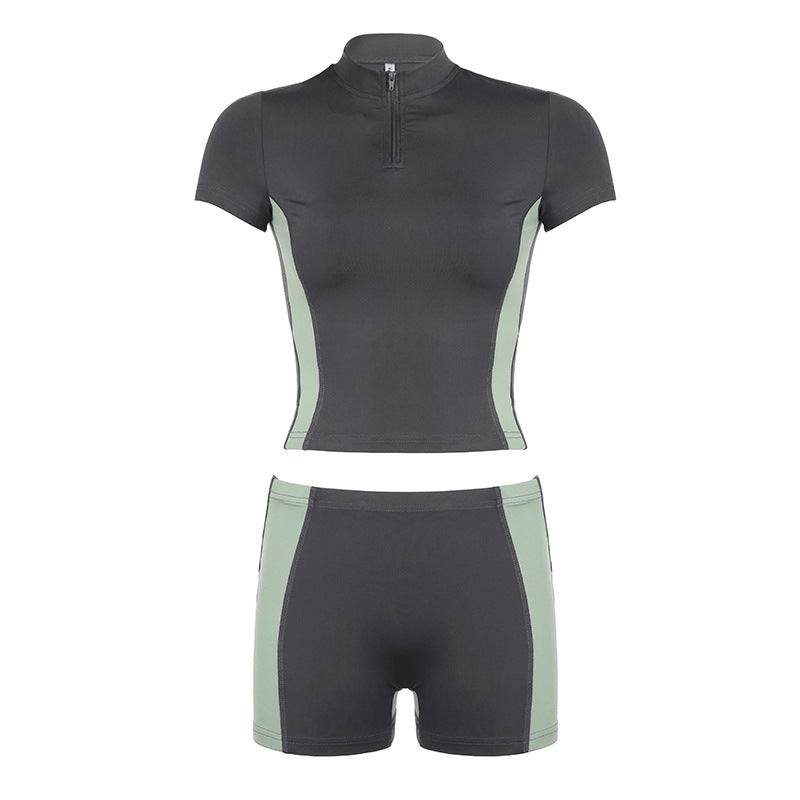 Damen Sportliches Set mit kurzem Oberteil und enganliegenden Shorts Echo Archiv