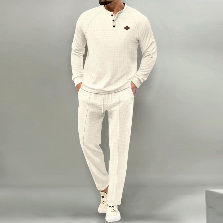 Herren lässiger Freizeitlook mit strukturierten Details Echoarchiv