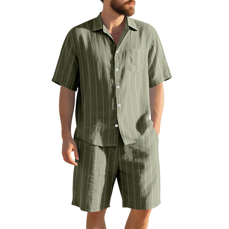 Herren Kurzarm-Pyjama-Set mit dezentem Streifenmuster und praktischer Brusttasche Echoarchiv