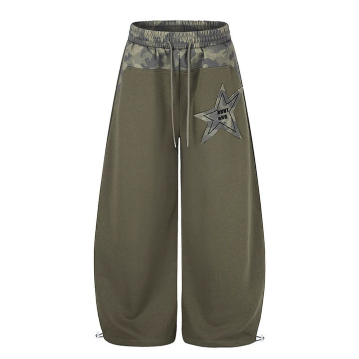 Damen Extraweite Culotte-Sweatpants mit Camouflage-Bund und Sternpatch Echoarchiv