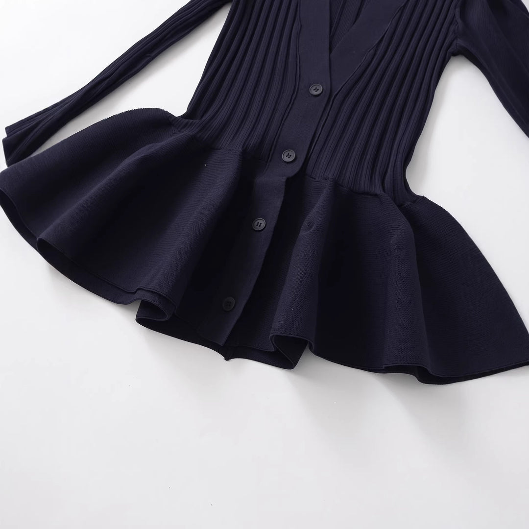 Damen gerippter Strickcardigan mit Schalkragen, tailliertem Volantsaum und Knopfleiste – Veloura