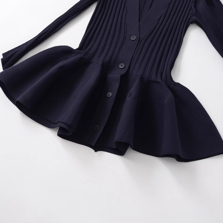 Damen gerippter Strickcardigan mit Schalkragen, tailliertem Volantsaum und Knopfleiste – Veloura