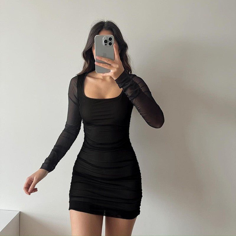 Damen figurbetontes Minikleid mit transparenten langärmeligen Einsätzen und Rüschendetails Echo Archiv