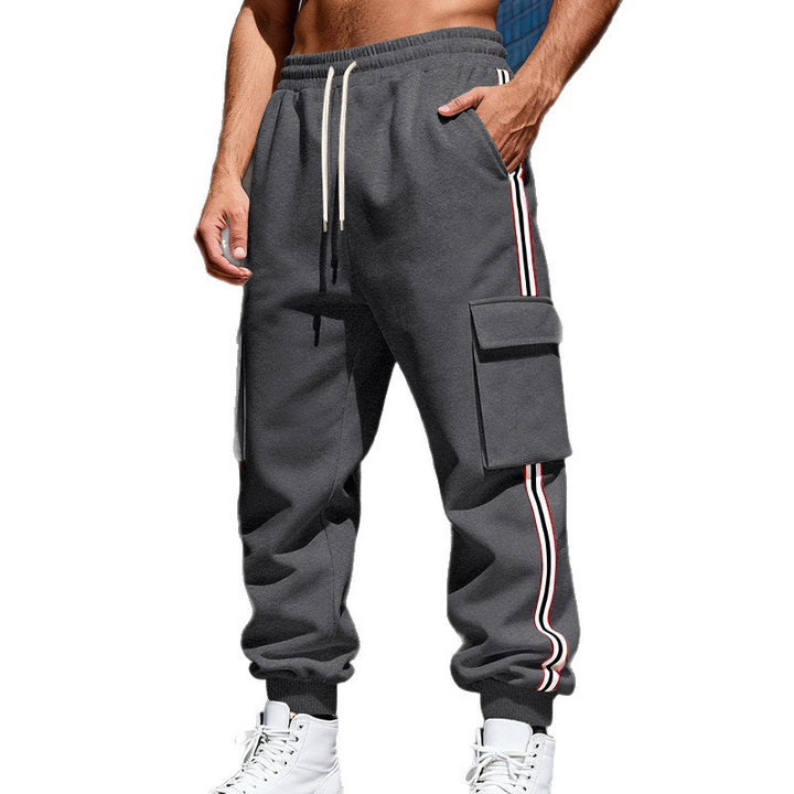 Herren nan Cargojogginghose mit Kordelzug, seitlichen Cargotaschen und elastischen Bündchen Echo Archiv
