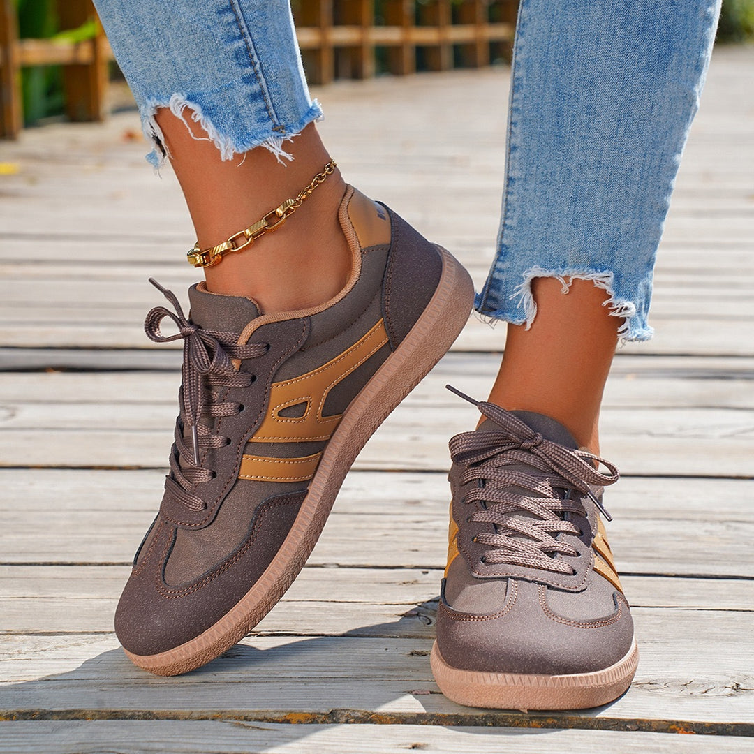 Damen Retro-Sneaker mit Gummisohle, leichtem Textilfutter und Komfortfußbett – Névara
