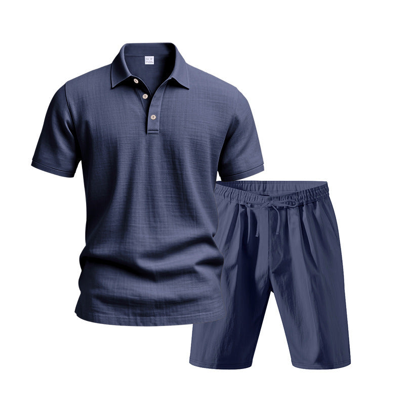 Herren Freizeit-Outfit mit Polohemd und kurzen Hosen Echoarchiv