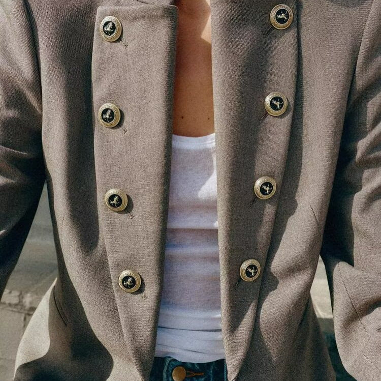 Damen Taillierter Cropped-Blazer mit Stehkragen und dekorativer Zierknopfleiste Echoarchiv