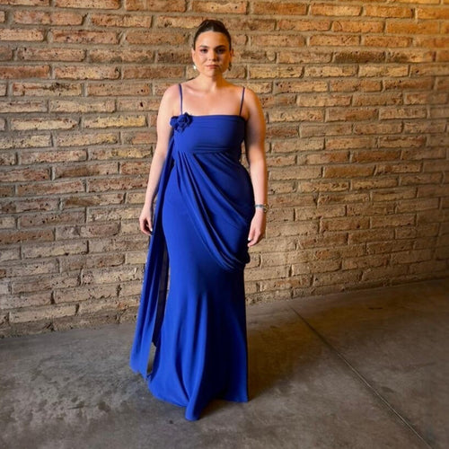 Damen trägerloses Abendkleid mit eleganter Drapierung Echo Archiv