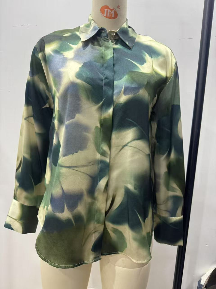 Damen nan seidenähnliche Hemdbluse mit verdeckter Knopfleiste und abstraktem Print Echo Archiv