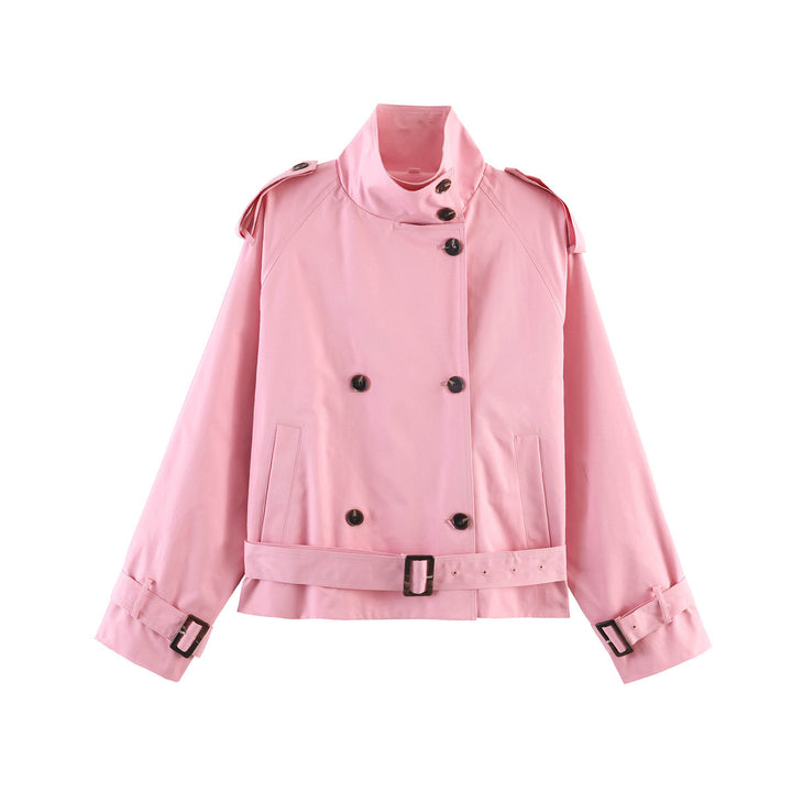 Damen 20+ kurzer Doppelreiher Trenchblouson im Boxy‑Cut mit Stehkragen Schulterklappen und verstellbarem Taillengürtel Echo Archiv