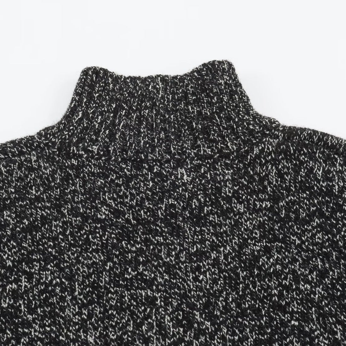 Damen Grobgestrickter Reißverschluss-Pullover mit Stehkragen und geripptem Saum Echoarchiv