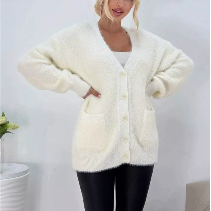Damen Flauschiger Oversize-Knopfcardigan mit tiefem V‑Ausschnitt und aufgesetzten Taschen – Veloura