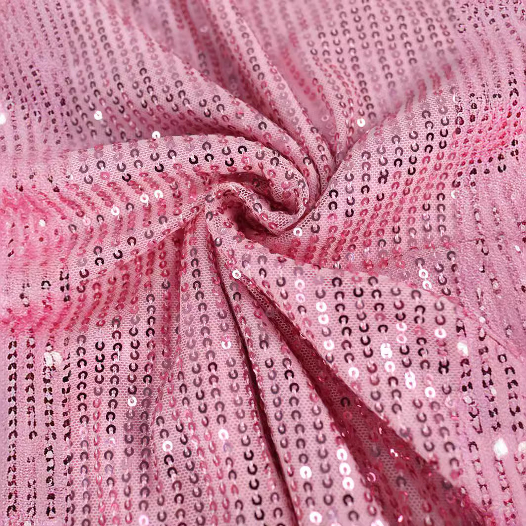 Damen Glänzendes Abendkleid mit asymmetrischem Schnitt und voluminöser Schleifen-Applikation Echo Archiv
