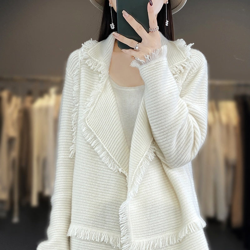Damen Langer Fransen‑Strickcardigan mit großem Schalkragen und feiner Rippenstruktur Echoarchiv